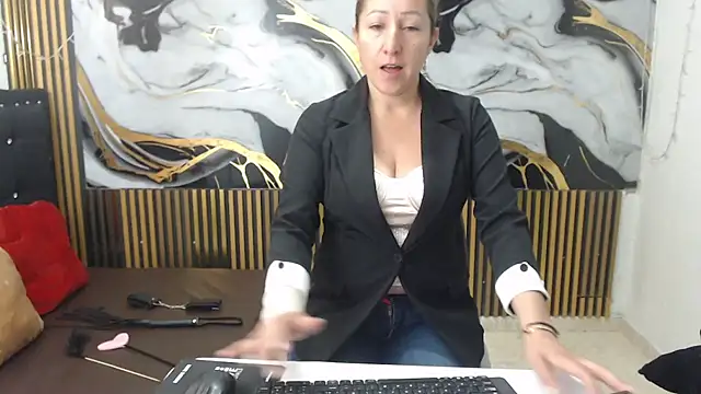 swetchrystal online show from 10/23/25, 12:15