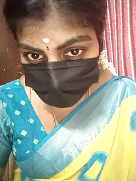 Snapshot of Nithiila chatting on 10/17/25, 07:22 Nithiila online show from 10/17/25, 07:22