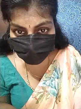 Snapshot of Nithiila chatting on 10/27/25, 07:01 Nithiila online show from 10/27/25, 07:01