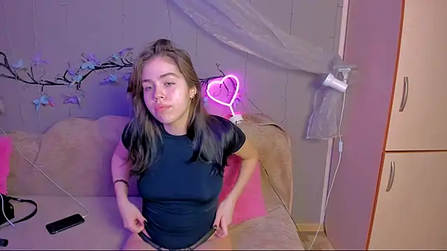 Kitty Mila online show from 12/15/25, 11:47