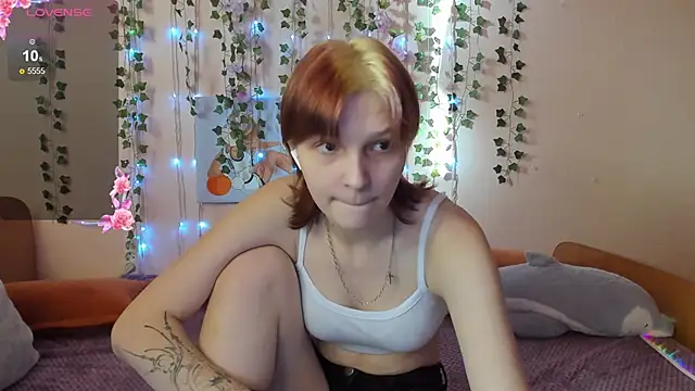 AudreyyKim online show from 11/21/25, 08:02