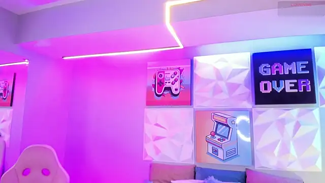 Snapshot of LindaWz_ chatting on 11/19/25, 04:23 LindaWz online show from 11/19/25, 04:23