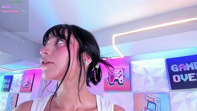 Snapshot of LindaWz_ chatting on 12/04/25, 05:39 LindaWz online show from 12/04/25, 05:39