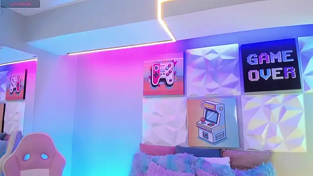 Snapshot of LindaWz_ chatting on 12/05/25, 04:10 LindaWz online show from 12/05/25, 04:10