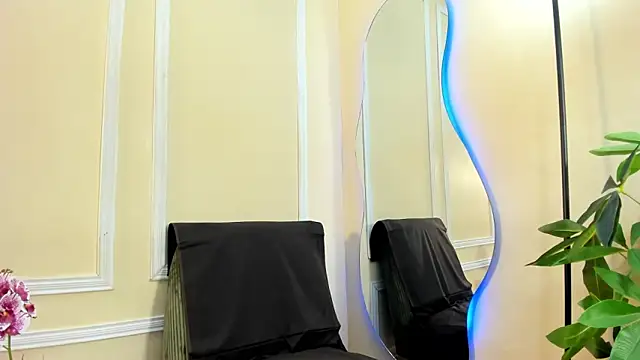 keila hott20 online show from 09/18/25, 12:40