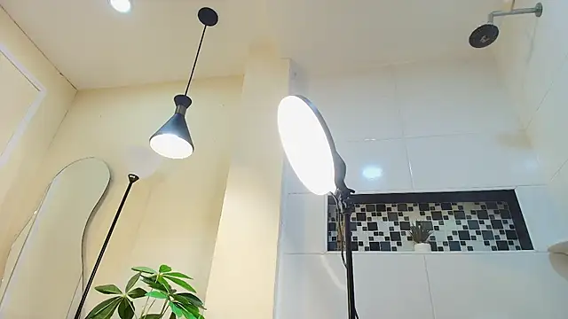 keila hott20 online show from 10/20/25, 01:55