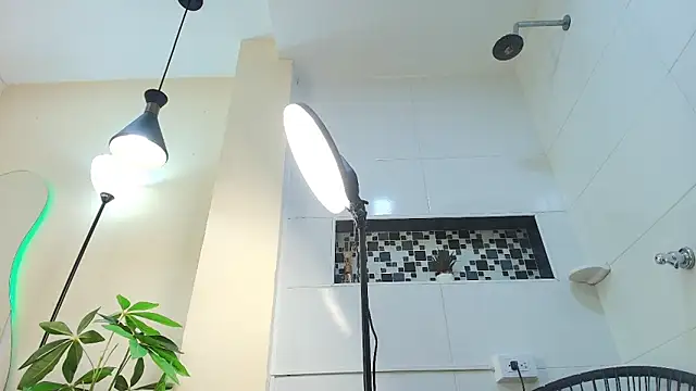 keila hott20 online show from 10/23/25, 12:48