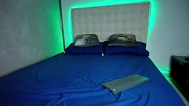 Snapshot of DionKnox chatting on 11/08/25, 06:46 DionKnox online show from 11/08/25, 06:46