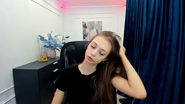 Snapshot of EmilyGraydis chatting on 09/26/25, 04:49 EmilyGraydis online show from 09/26/25, 04:49