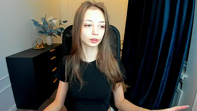 Snapshot of EmilyGraydis chatting on 09/27/25, 04:17 EmilyGraydis online show from 09/27/25, 04:17