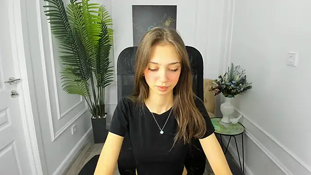 Snapshot of EmilyGraydis chatting on 10/08/25, 04:21 EmilyGraydis online show from 10/08/25, 04:21