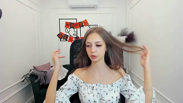 Snapshot of EmilyGraydis chatting on 10/21/25, 04:46 EmilyGraydis online show from 10/21/25, 04:46