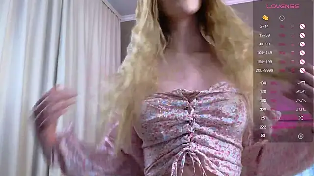 Snapshot of MollyDollz chatting on 09/20/25, 02:51 MollyDollz online show from 09/20/25, 02:51