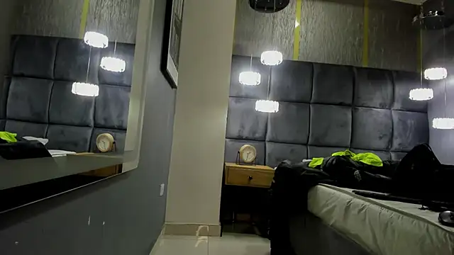 Snapshot of HunterHeat_ chatting on 09/20/25, 11:33 HunterHeat online show from 09/20/25, 11:33