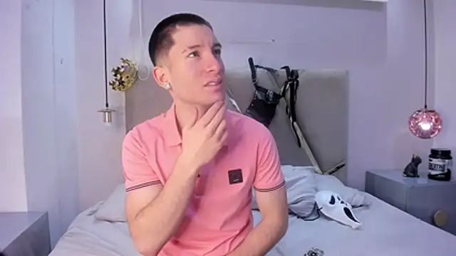 Snapshot of HunterHeat_ chatting on 11/01/25, 11:45 HunterHeat online show from 11/01/25, 11:45