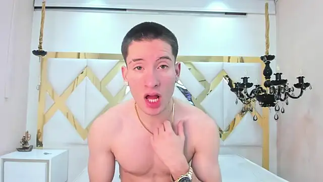 Snapshot of HunterHeat_ chatting on 11/03/25, 12:39 HunterHeat online show from 11/03/25, 12:39