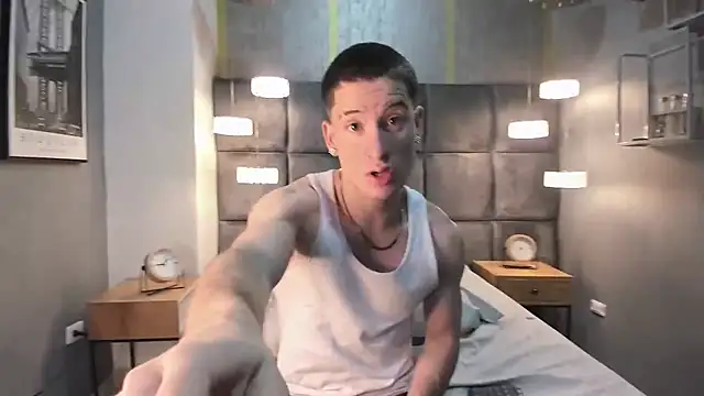 Snapshot of HunterHeat_ chatting on 11/05/25, 11:43 HunterHeat online show from 11/05/25, 11:43