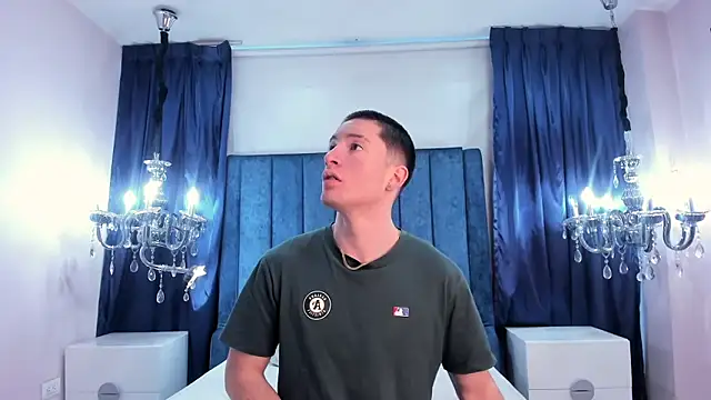 Snapshot of HunterHeat_ chatting on 11/08/25, 12:16 HunterHeat online show from 11/08/25, 12:16