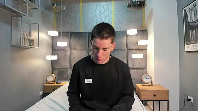 Snapshot of HunterHeat_ chatting on 11/12/25, 11:54 HunterHeat online show from 11/12/25, 11:54