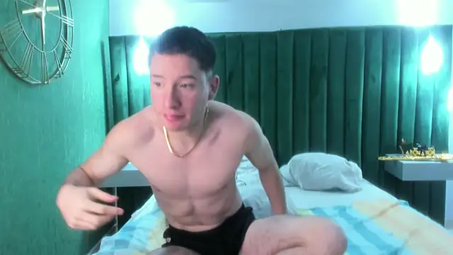 Snapshot of HunterHeat_ chatting on 11/18/25, 02:54 HunterHeat online show from 11/18/25, 02:54