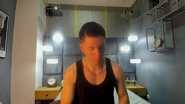 Snapshot of HunterHeat_ chatting on 11/23/25, 12:05 HunterHeat online show from 11/23/25, 12:05