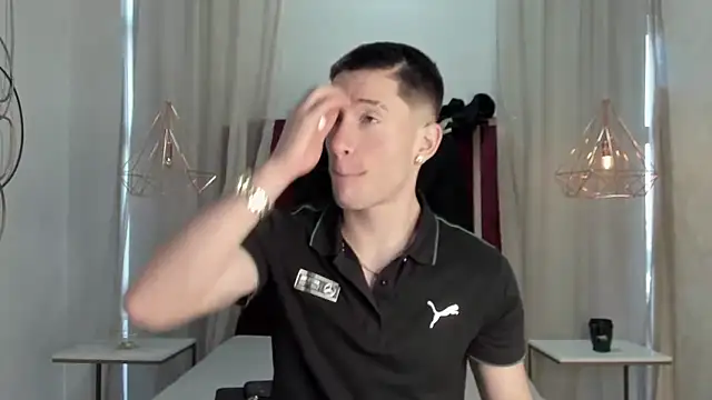 Snapshot of HunterHeat_ chatting on 11/27/25, 12:18 HunterHeat online show from 11/27/25, 12:18