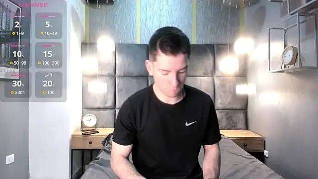 Snapshot of HunterHeat_ chatting on 12/03/25, 11:52 HunterHeat online show from 12/03/25, 11:52