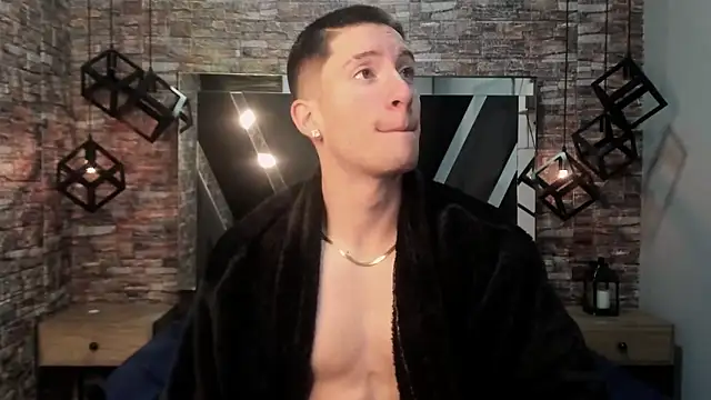 Snapshot of HunterHeat_ chatting on 12/04/25, 12:14 HunterHeat online show from 12/04/25, 12:14