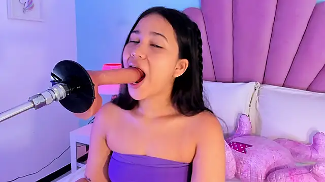 Snapshot of emma_clarke_ chatting on 10/04/25, 03:48 emma clarke online show from 10/04/25, 03:48