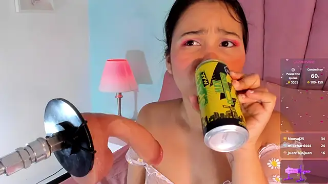 Snapshot of emma_clarke_ chatting on 10/31/25, 03:51 emma clarke online show from 10/31/25, 03:51