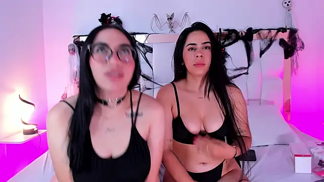 Snapshot of Aria_Scott chatting on 10/24/25, 12:56 Aria Scott online show from 10/24/25, 12:56