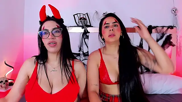 Aria Scott online show from 10/30/25, 01:23