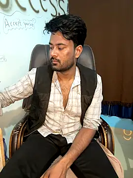 Snapshot of MeekBatgirl chatting on 11/20/25, 01:33 MeekBatgirl online show from 11/20/25, 01:33