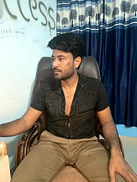 Snapshot of MeekBatgirl chatting on 11/25/25, 03:01 MeekBatgirl online show from 11/25/25, 03:01