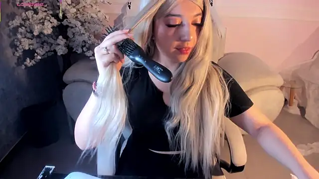 AnaVelvett online show from 10/05/25, 01:42