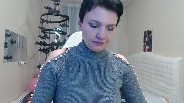 AvaSaturnian online show from 10/13/25, 12:16