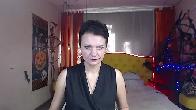 Snapshot of AvaSaturnian chatting on 10/31/25, 11:44 AvaSaturnian online show from 10/31/25, 11:44