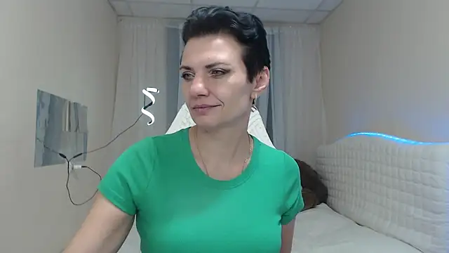 Snapshot of AvaSaturnian chatting on 11/16/25, 01:06 AvaSaturnian online show from 11/16/25, 01:06