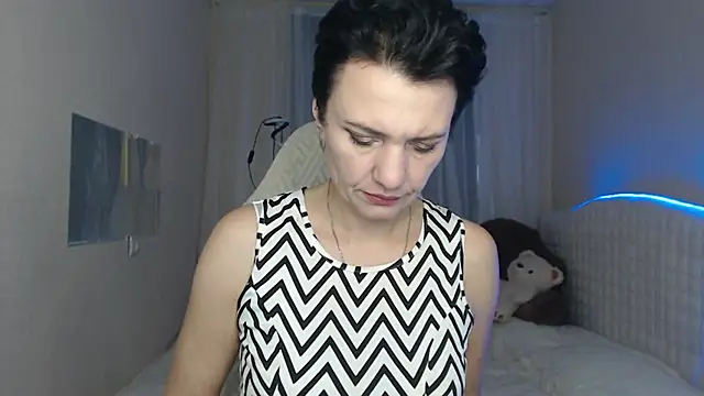 Snapshot of AvaSaturnian chatting on 11/22/25, 01:21 AvaSaturnian online show from 11/22/25, 01:21