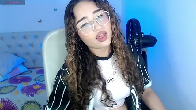 sasha 17  online show from 09/15/25, 03:23