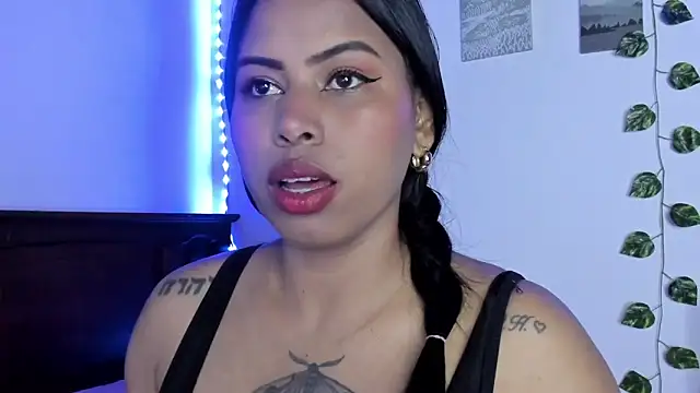 Snapshot of Michluxe_69 chatting on 10/02/25, 01:45 Michluxe 69 online show from 10/02/25, 01:45