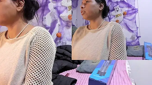 Snapshot of Michluxe_69 chatting on 10/17/25, 12:01 Michluxe 69 online show from 10/17/25, 12:01