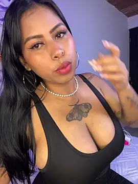 Snapshot of Michluxe_69 chatting on 10/20/25, 11:49 Michluxe 69 online show from 10/20/25, 11:49