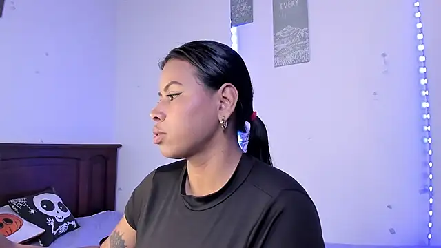 Snapshot of Michluxe_69 chatting on 11/09/25, 01:59 Michluxe 69 online show from 11/09/25, 01:59