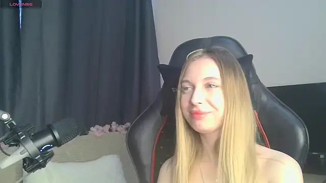 Snapshot of BabbbyFoxxx chatting on 10/30/25, 04:36 BabbbyFoxxx online show from 10/30/25, 04:36