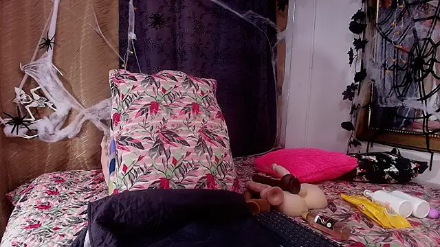 sweegirl69 online show from 10/26/25, 12:11