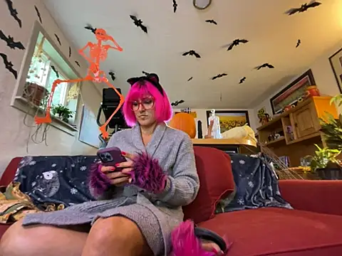 Snapshot of kinkycanner chatting on 10/25/25, 11:43 kinkycanner online show from 10/25/25, 11:43