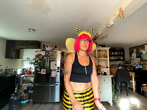 Snapshot of kinkycanner chatting on 10/26/25, 10:15 kinkycanner online show from 10/26/25, 10:15