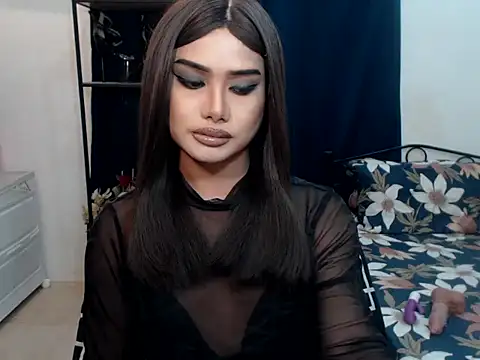 Snapshot of RositaUshvada chatting on 10/23/25, 05:12 RositaUshvada online show from 10/23/25, 05:12