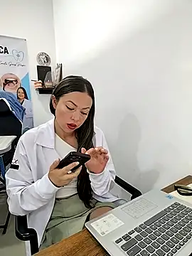 Madisson-04  online show from 11/16/25, 12:33